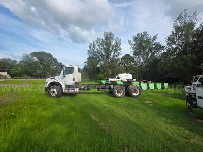 2009 Freightliner M2 106