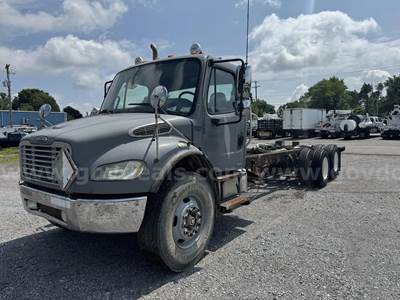 2006 Freightliner M2 106 Cab and Chassis *DOESNT RUN*