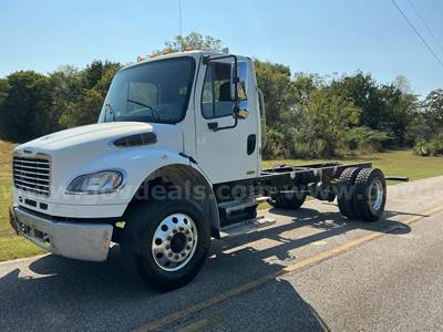 2010 Freightliner M2 106 Cummins Diesel/Automatic ( Video Attached)