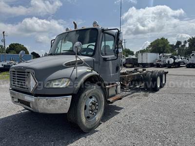 2006 Freightliner M2 106 Cab and Chassis *DOESNT RUN*