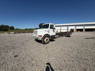 2001 International 4700  4x2 S/A Cab & Chassis