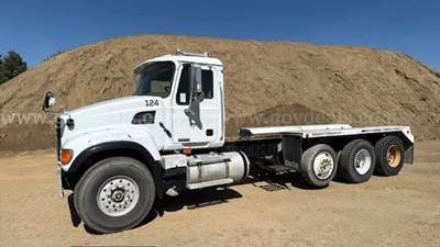 2005 Mack CV513