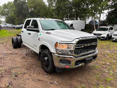 2022 Ram 3500 Tradesman Crew Cab 4x4 Chassis Cab - 6.7L Cummins Turbo Diesel