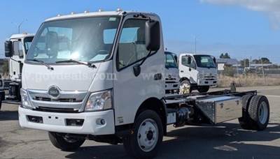 2025 Unmarked Cab & Chassis Truck