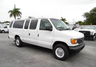 Ford Econoline E350 15 Passenger Van
