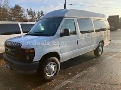 2010 Ford E-250 Extended Wheelchair Lift Van