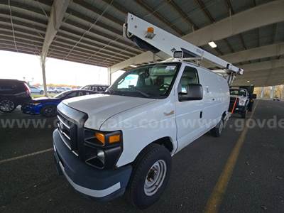 2011 Ford Econoline BUCKET TRUCK**BOOM