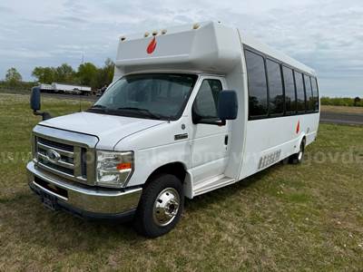 2012 Ford Econoline E-450 SD 23 Passenger Van