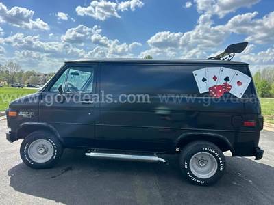 1985 Chevrolet G-Series Van Shag’n Wag’n