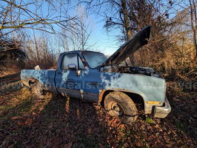 Square body Chevy pick up.