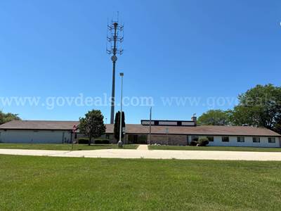 Former State Patrol Building in Fond du lac, Wisconsin on 4.292 Acres