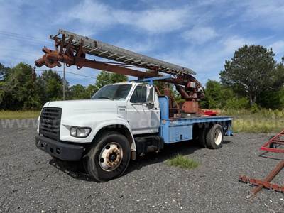 1999 Ford F800 Crane Truck