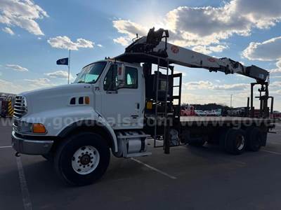 2006 STERLING PM WALL BOARD CRANE BOOM