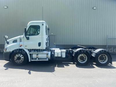 2019 Freightliner Cascadia 113