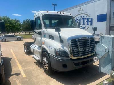 2016 Freightliner Cascadia 113