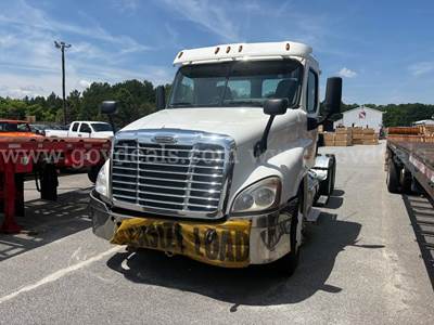 2014 Freightliner CA125DC Truck Tractor -Inoperable