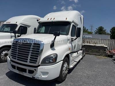 2016 Freightliner Cascadia T/A Sleeper Truck Tractor