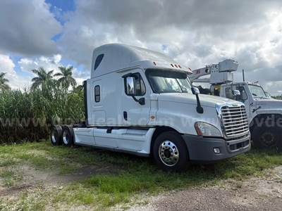 Freightliner Cascadia Sleeper truck