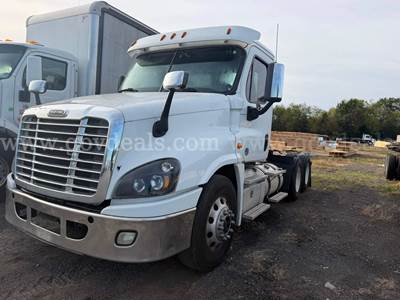 2017 Freightliner Cascadia T/A Truck Tractor