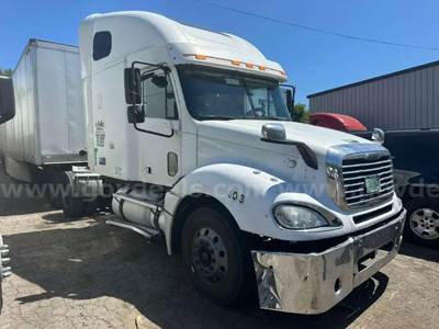 2005 Freightliner Columbia 120 Semi Truck