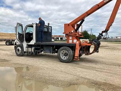 2013 Freightliner M2 106