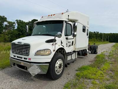 2007 Freightliner M2 106 Condo Sleeper Truck with APU