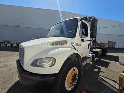 2014 Freightliner M2 106 S/A Flatbed Truck