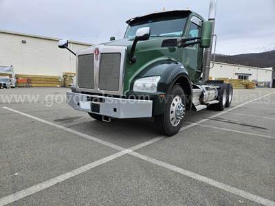 2016 Kenworth T880 Tandem Axle Day Cab Tractor