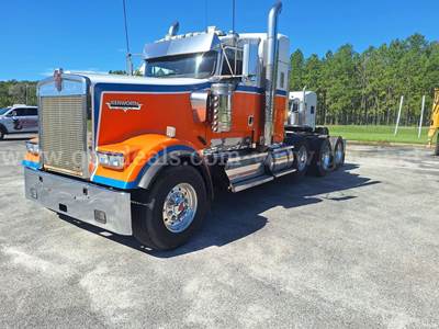 2011 Kenworth W900 Tri/A Sleeper Truck Tractor