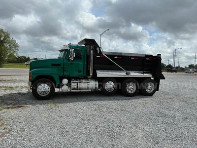 2019 Mack Pinnacle/ TRI-AXLE  15  ELIPTICAL HARDOX AR450 DUMP W/WET KIT