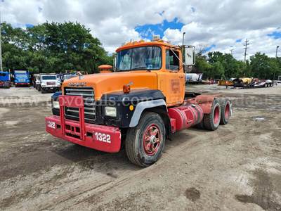 2001 Mack RD690S