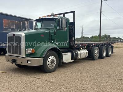 2014 Peterbilt 365 Tri/A Flatbed Truck