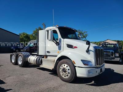 2015 Peterbilt 579 Day Cab Tractor