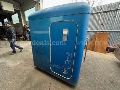 1993 PETERBUILT 48 INCH FLAT TOP SLEEPER