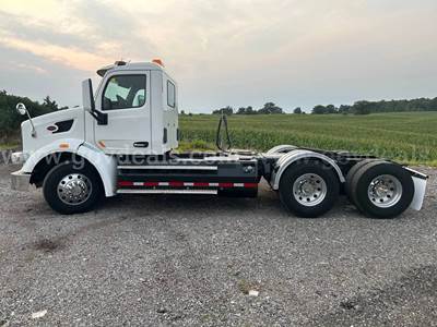 Premium 2015 Peterbilt 567 Tractor / Clean / 434,914 kms /  Great on fuel 80-90 cents a litre equivalent / No emissions