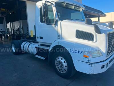 2017 Volvo VNM