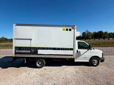 2014 Chevrolet Express 4500 14ft box truck vending reefer