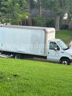 2002 Ford Econoline Ford E-350 Super Duty Box Truck – Only 26K Miles