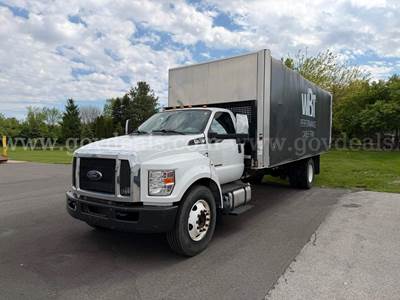 2018 Ford F-650 SD 4x2 Curtain Side Box Truck