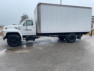 1993 Ford F-700 Box Truck