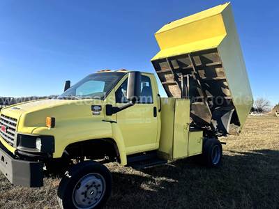 2005 GMC C5500 4x4 S/A Chipper Dump Truck