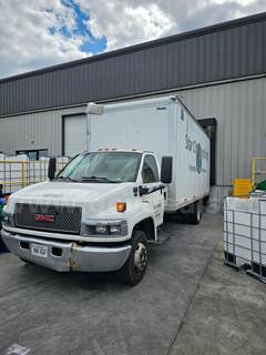 2005 GMC C-5000 Box Truck