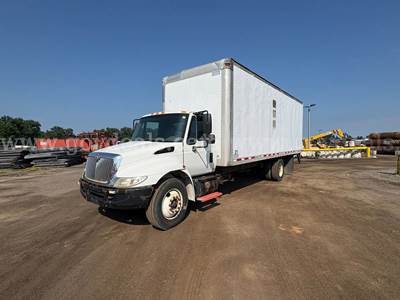 2006 International DuraStar 4300 T/A Box Truck