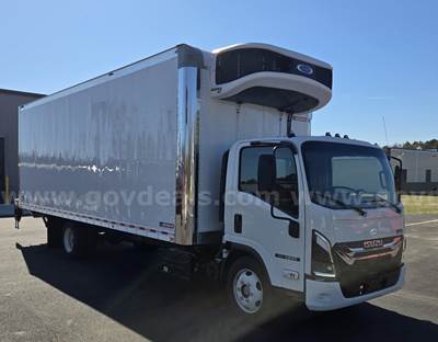 2025 Isuzu Box Truck