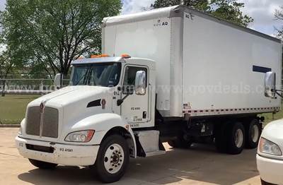 2016 Kenworth T370 T/A Demountable Box Truck