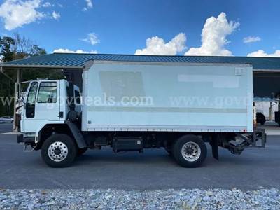 2005 Sterling SC8000 18 Box Truck with Lift Gate