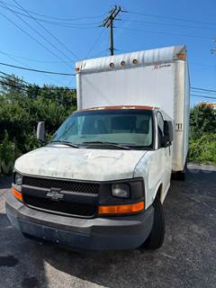 2005 Chevrolet Express G3500 12 Box Truck with 6.0L V8