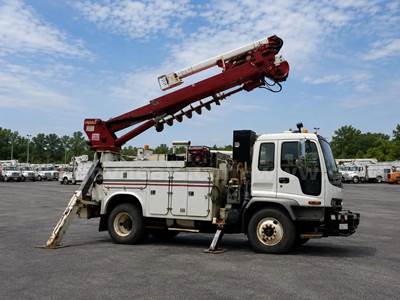 2005 GMC T7500 With 4045 Digger Derrick Rated at 21,460 LBS 45 ft. 45 sheave height, Three-Section