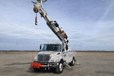2012 International 4300 54k original miles, Altec DM47 TR, 23,790 Lb Digger