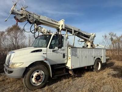 2009 International 4300 Digger Derrick